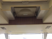 新一批無包圍電動顯示器裝上游艇